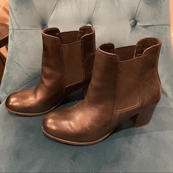 Leather Bootie w Chunk Heel - Picture 5 of 8